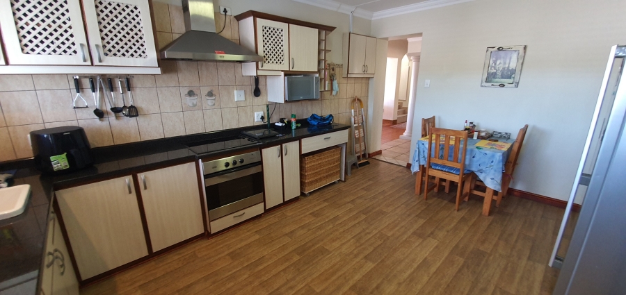 4 Bedroom Property for Sale in Mossel Bay Central Western Cape